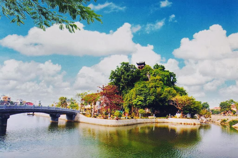 Non Nuoc Mountain, Ninh Binh