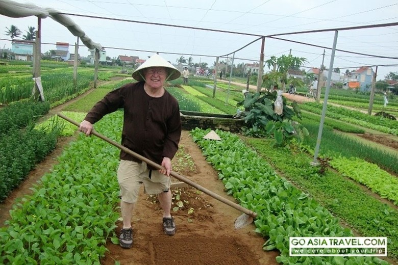 Tra Que Village biking and cooking private tour