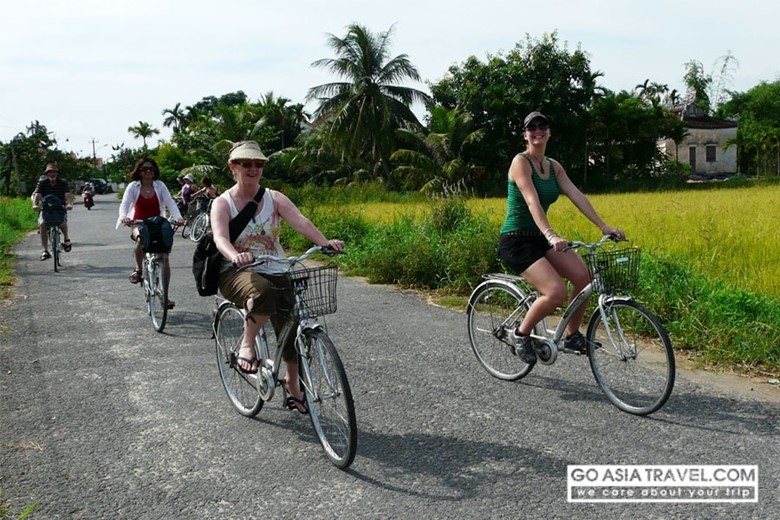 Tra Que Village biking and cooking private tour