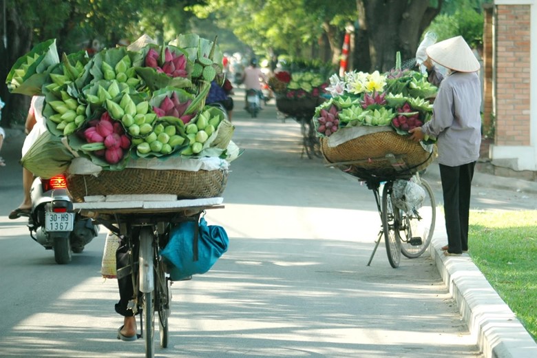 local market hanoi