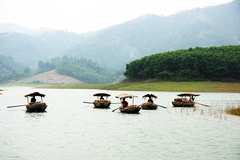 Thac Ba - yen bai in northern Vietnam - ninhbinh getaway