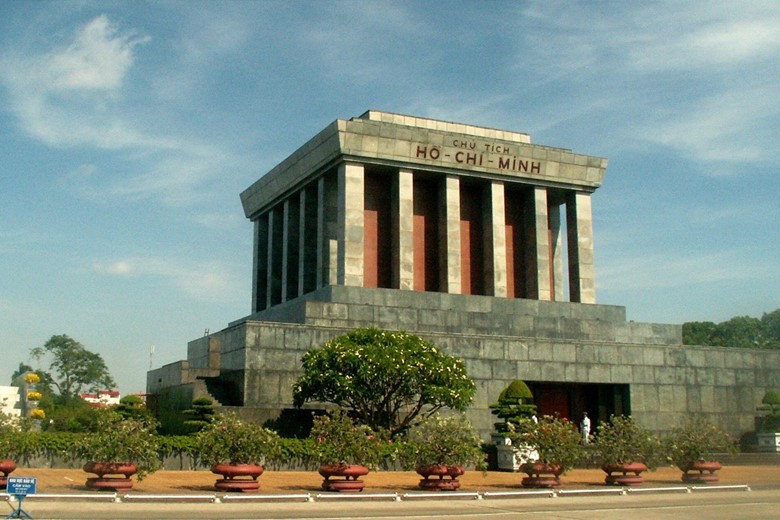 ho chi minh mausoleum - ninhbinhgetaway