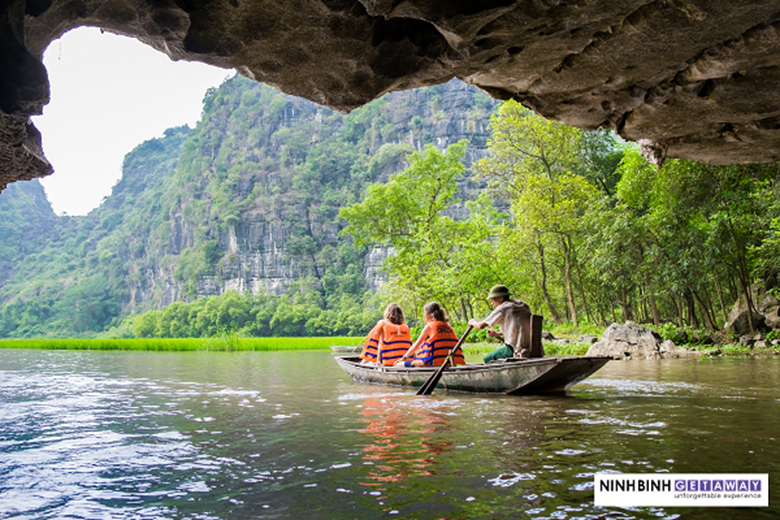 boating in tam coc